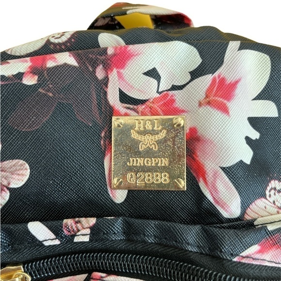 *Free Gift w/ Purchase* NWT Floral Backpack Purse - Picture 6 of 7
